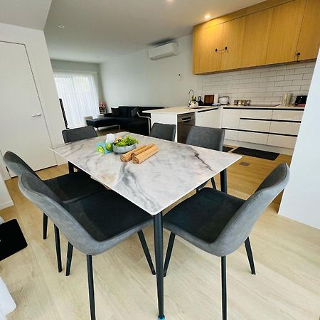 Central Modern 3-Bedroom,3- Bathroom House With Patio And Carpark- Lower Hutt City Centre Exteriér fotografie