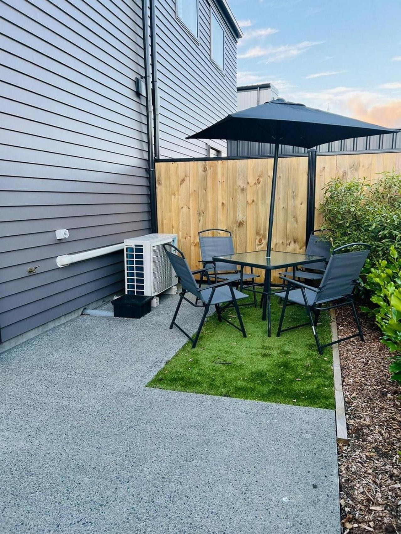 Central Modern 3-Bedroom,3- Bathroom House With Patio And Carpark- Lower Hutt City Centre Exteriér fotografie