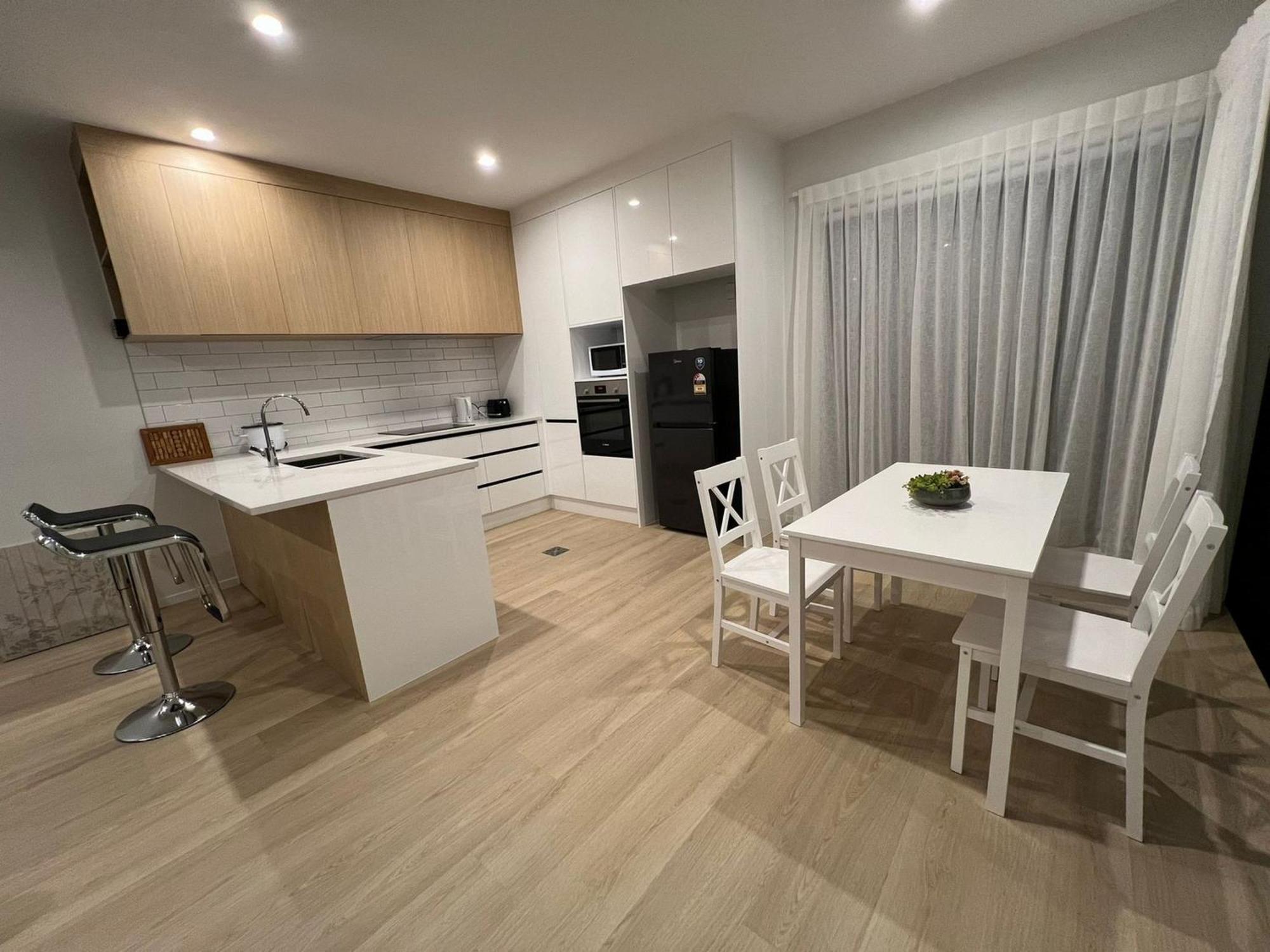 Central Modern 3-Bedroom,3- Bathroom House With Patio And Carpark- Lower Hutt City Centre Exteriér fotografie