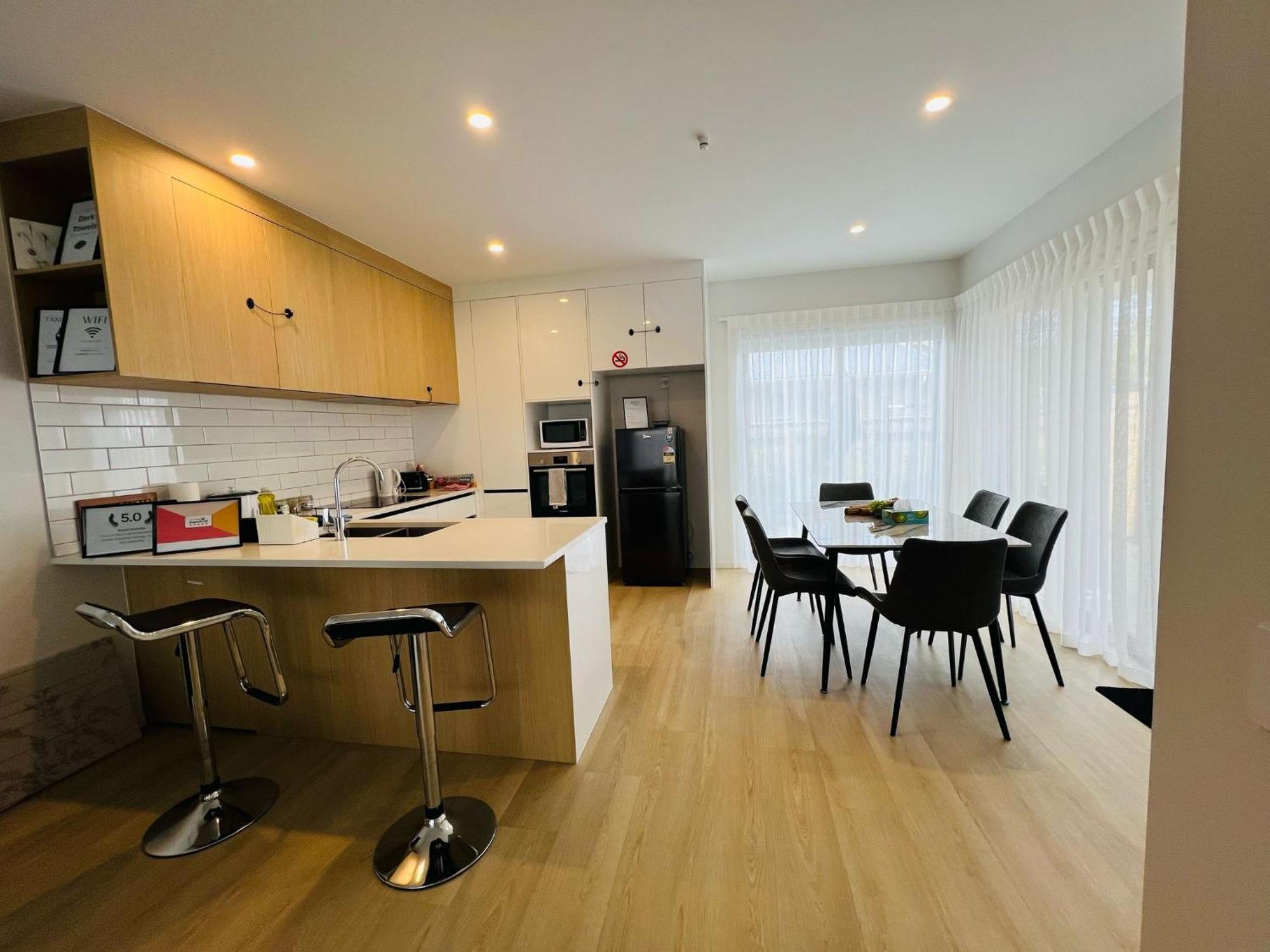 Central Modern 3-Bedroom,3- Bathroom House With Patio And Carpark- Lower Hutt City Centre Exteriér fotografie