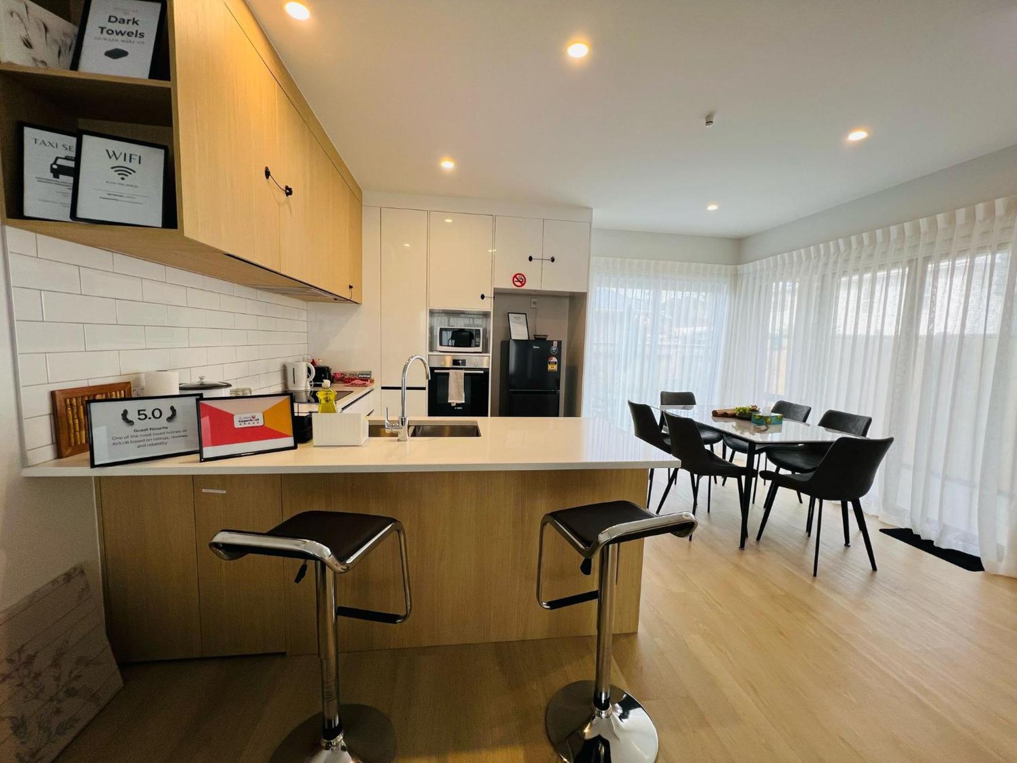 Central Modern 3-Bedroom,3- Bathroom House With Patio And Carpark- Lower Hutt City Centre Exteriér fotografie